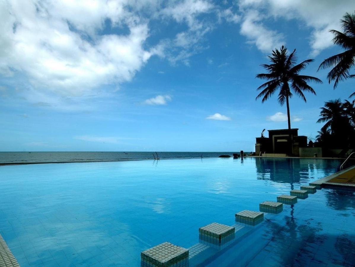 Golden Pine Beach Resort Pran Buri Exterior photo