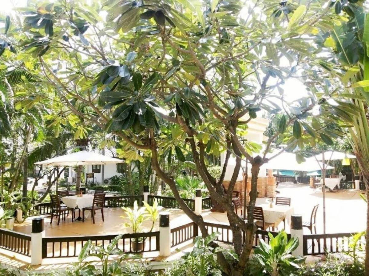 Golden Pine Beach Resort Pran Buri Exterior photo
