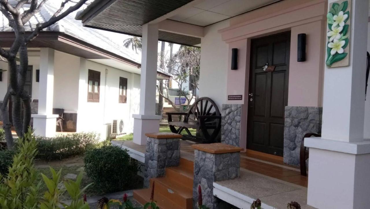 Golden Pine Beach Resort Pran Buri Exterior photo
