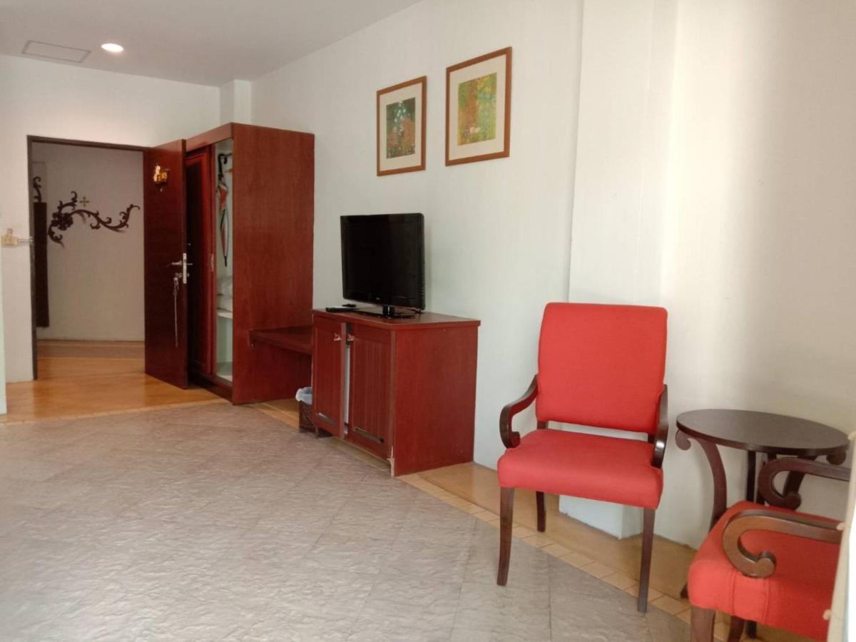 Golden Pine Beach Resort Pran Buri Exterior photo
