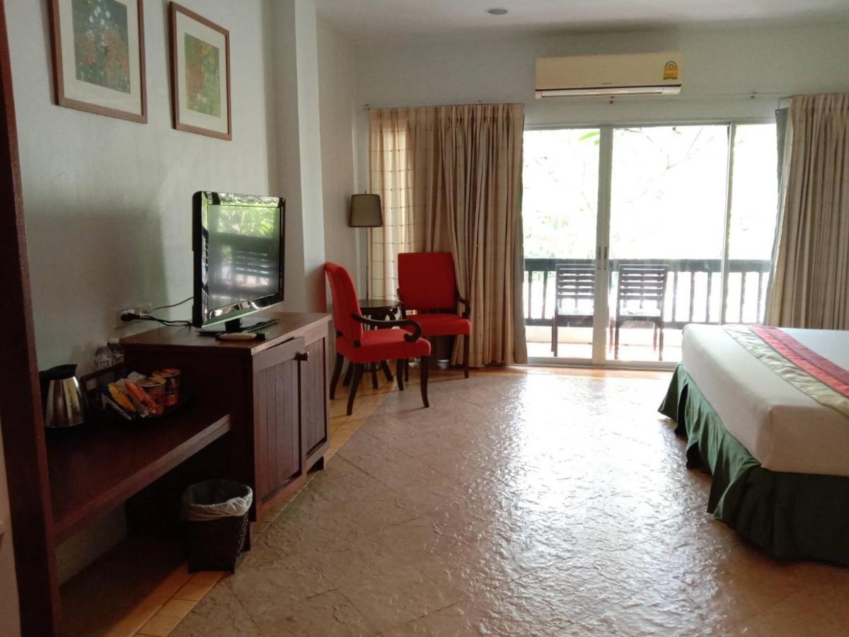 Golden Pine Beach Resort Pran Buri Exterior photo