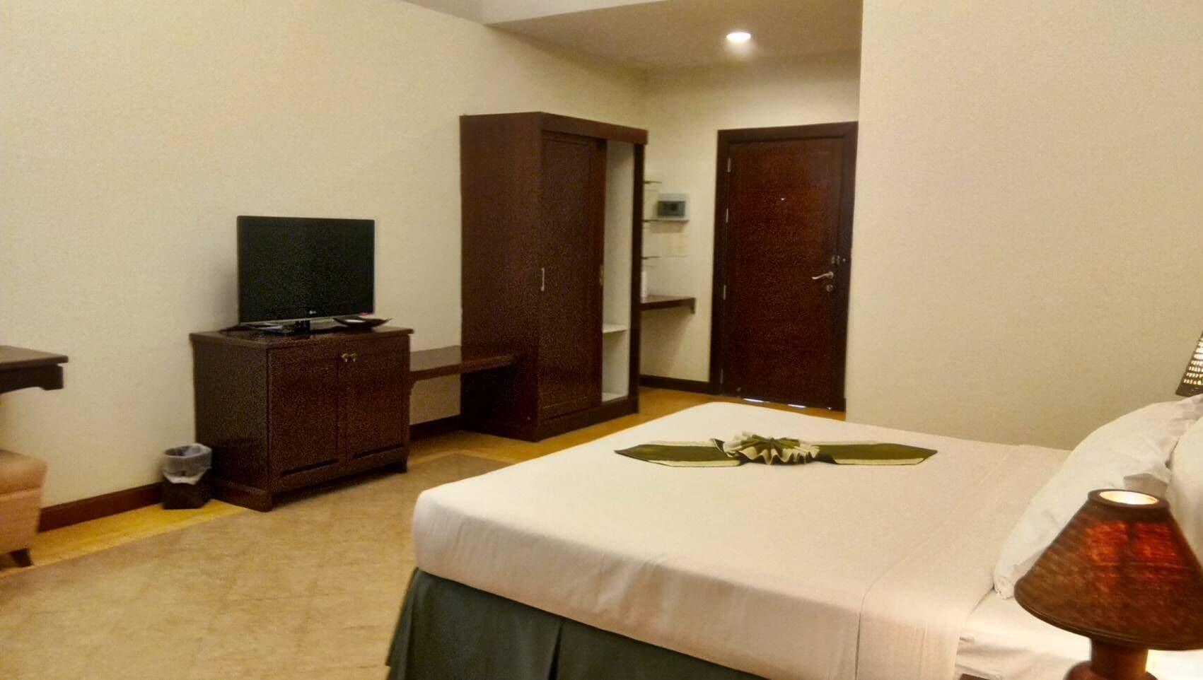 Golden Pine Beach Resort Pran Buri Exterior photo