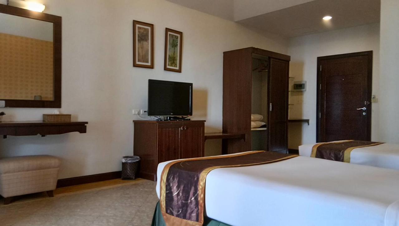 Golden Pine Beach Resort Pran Buri Exterior photo