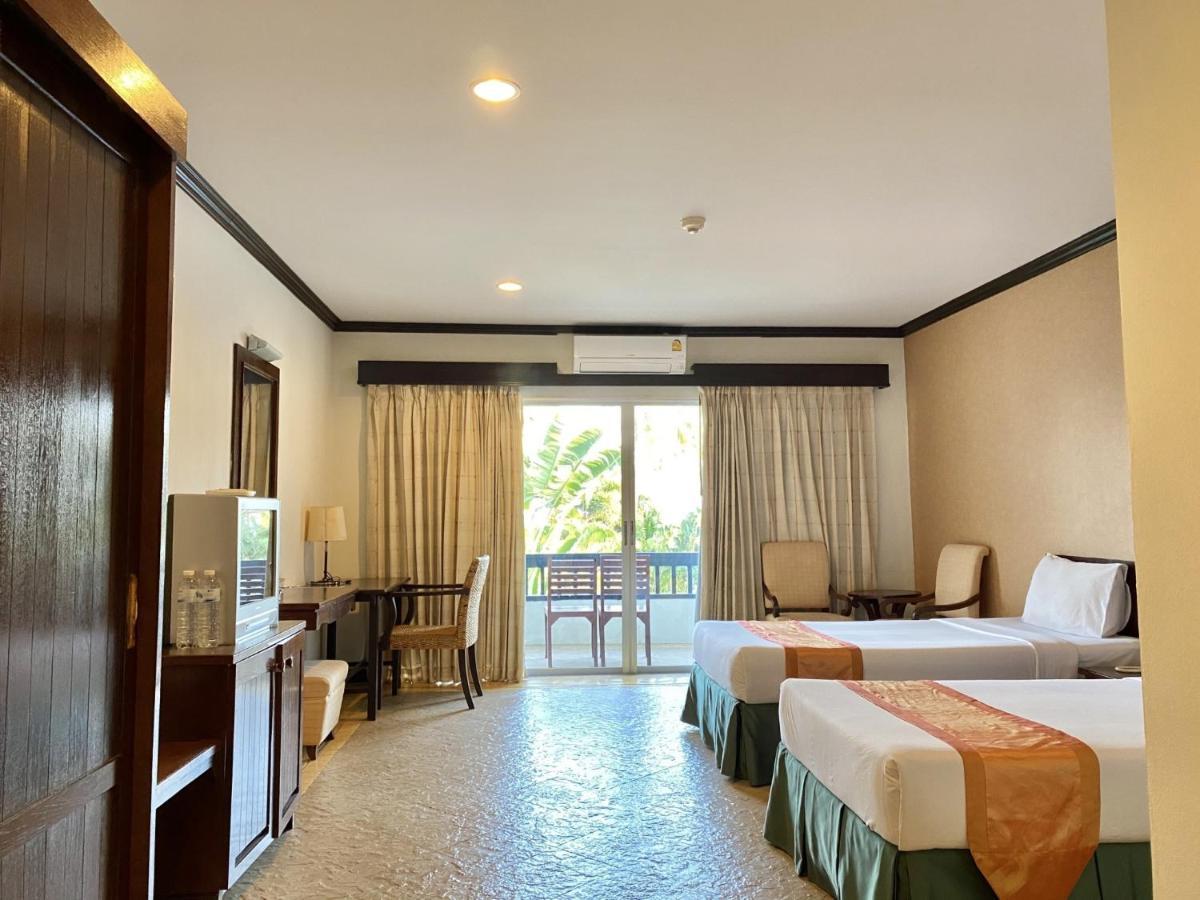 Golden Pine Beach Resort Pran Buri Exterior photo